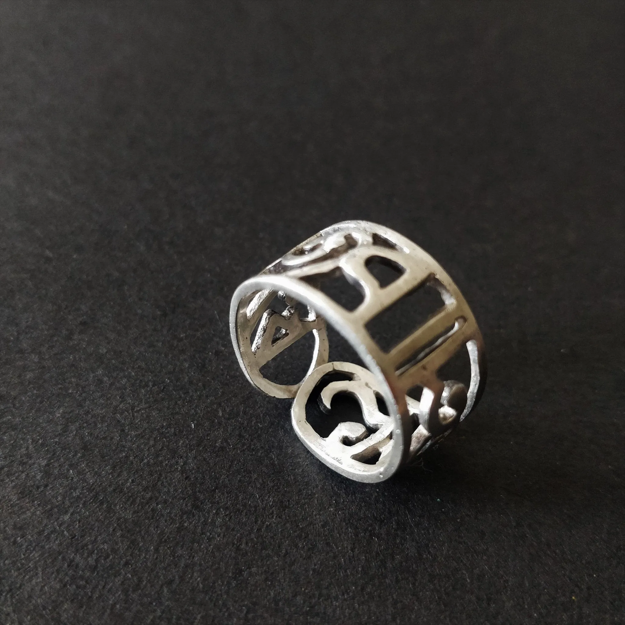 Ekla Cholo Re Thumb Ring