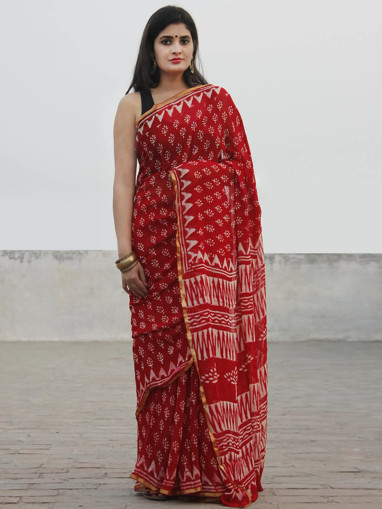 Red White Hand Block Printed Chiffon Saree With Zari Border- S031702591